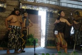 Siswa SMP ikuti "satua banyol" lestarikan Bahasa Bali