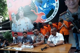 Aktris Nanie Darham memesan kokain dari luar negeri melalui medsos