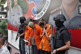 Ditangkap Polisi, aktris Nanie Darham mengaku datangkan kokain dari luar negeri