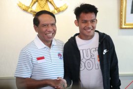 Gubernur Sulteng janjikan hadiah rumah untuk Witan Sulaiman jika timnas juara
