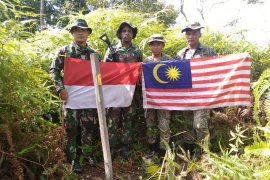 Tentara Indonesia - Malaysia patroli bersama di perbatasan