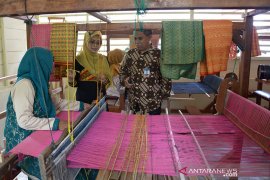 Bank Indonesia bantu usaha tenun songket