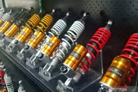 Perbedaan fungsi "shockbreaker" tabung atas dan bawah