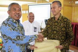 LL Dikti Wilayah X Serahkan 342 sertifikat pendidik pada dosen yang lulus sertifikasi