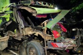 Konvoi truk sampah mengalami kecelakaan di Rawamangun