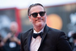 Joaquin Phoenix  berperan  sebagai Napoleon Bonaparte di film "Kitbag"
