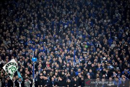 Schalke dijatuhi hukuman denda 50 ribu euro akibat sorakan rasial suporternya