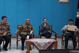Mendikbud tegaskan tidak ada penghapusan guru honorer