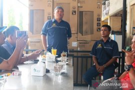 Jadilah wartawan yang bersahabat tanpa menghilangkan kritisnya