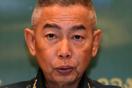 Seorang pria tega menembak  mantan istrinya di sebuah mal