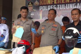 Polres Tulungagung tangkap empat pelaku penganiayaan dan persekusi pasutri