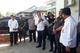 Bupati Tabalong serahkan bantuan korban banjir