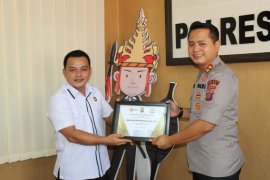 Bawaslu berikan penghargaan kepada Kapolres Nias