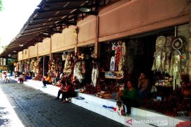 Pasar seni Guwang-Gianyar sepi pembeli, akibat Corona
