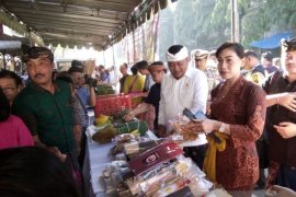 Jelang Galungan, Pemkab Gianyar gelar pasar tani