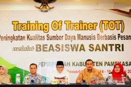 Pemkab Pamekasan dukung peningkatan SDM melalui beasiswa santri