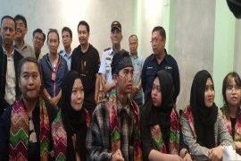 Mahasiswa Kalsel disambut gembira usai jalani observasi di Natuna