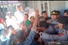 Ricuh, massa mantan kombatan GAM gagalkan Muswil Partai Aceh