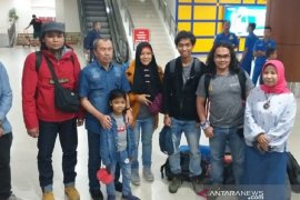 Alhamdulillah, lima mahasiswa Riau tiba usai karantina