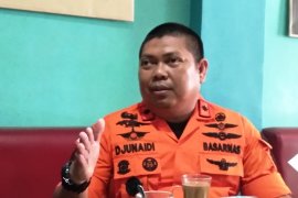 Tim SAR evakuasi mayat tanpa identitas di Perairan Majene Sulbar