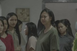 Karena penasaran, Asri Welas main di film berjudul "Aku Tahu Kapan Kamu Mati"