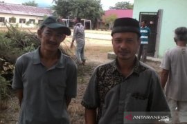 Pascakesurupan massal di SMP N 4 Mentok, warga gotong royong bersih lingkungan sekolah