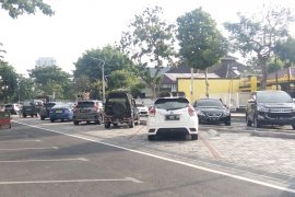Dishub Surabaya tanggapi kritikan parkir tengah jalan