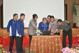 Bupati Ali Mukhni luncurkan pengisian data Sensus Penduduk secara online