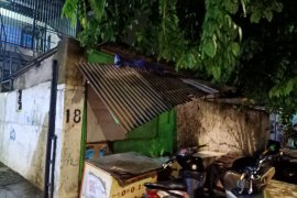 Letusan senjata api terdengar  dalam  kericuhan di Jalan Pemuda