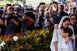 Ashraf Sinclair dan keabadian cinta Bunga Citra Lestari