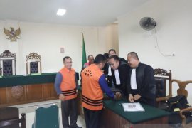 Terdakwa Aleksius diduga gunakan orang lain komunikasikan proyek