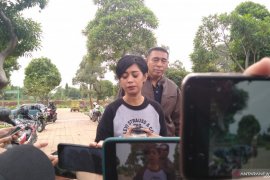Karen "Idol" setuju autopsi ungkap kebenaran kematian putrinya