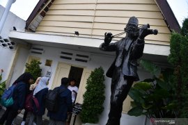 Spektrum - Wage Rudolf Supratman, Kwee Kek Beng dan kisah "Indonesia Raya" di loteng Sin Po