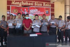Polsek Pandan bekuk pelaku perampokan menggunakan pistol