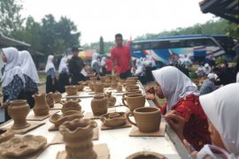 Ribuan gerabah keramik Plered diekspor ke India pada awal tahun