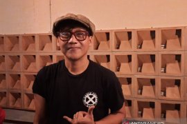 Artis Nugie kritik jalur sepeda di Jakarta