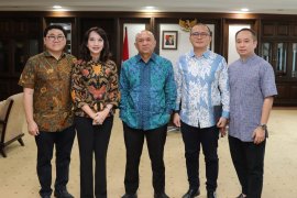 Menkop UKM Teten ingin optimalkan koperasi produsen susu lokal kurangi impor susu