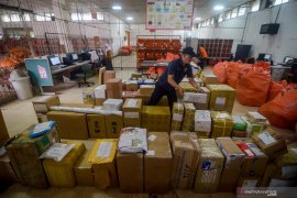 Layanan pos Eropa hentikan pengiriman ke AS imbas pemberlakuan tarif