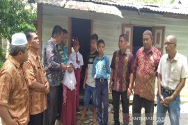 Disdik Madina santuni lima bocah yang ditinggal ibu kandungnya