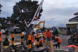 Enam perlintasan di jalur reaktivasi kereta api Garut-Cibatu tidak berpalang pintu otomatis