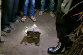 Seorang remaja di Simalungun tewas tersetrum listrik tempel ban