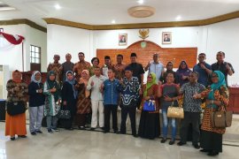 Kapal bantuan Pemprov Maluku kepada SMK 6 Tanimbar terbengkalai