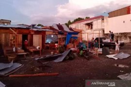 Angin puting beliung kembali melanda  Gunungsitoli