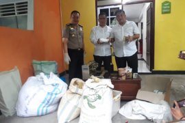 Polda Jatim gerebek rumah produksi jamu kuat ilegal di Surabaya