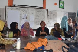 Wakil Bupati Sleman meninjau posko pendampingan psikologi di SMPN 1 Turi