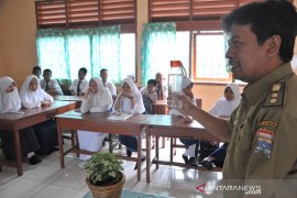 Sosialisasi Ayo Sadar Lingkungan di sekolah Page 1 Small