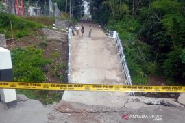 Jembatan Pusung-Surodadi Boyolali ambrol