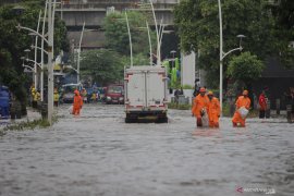 Incessant downpour inundates South Jakarta's several areas on Tuesday
