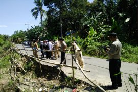 Komisi 3 pantau jalan longsor pasca banjir