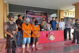 Polisi ringkus rampok spesialis pecah kaca mobil pakai busi dan ludah, begini kronologinya